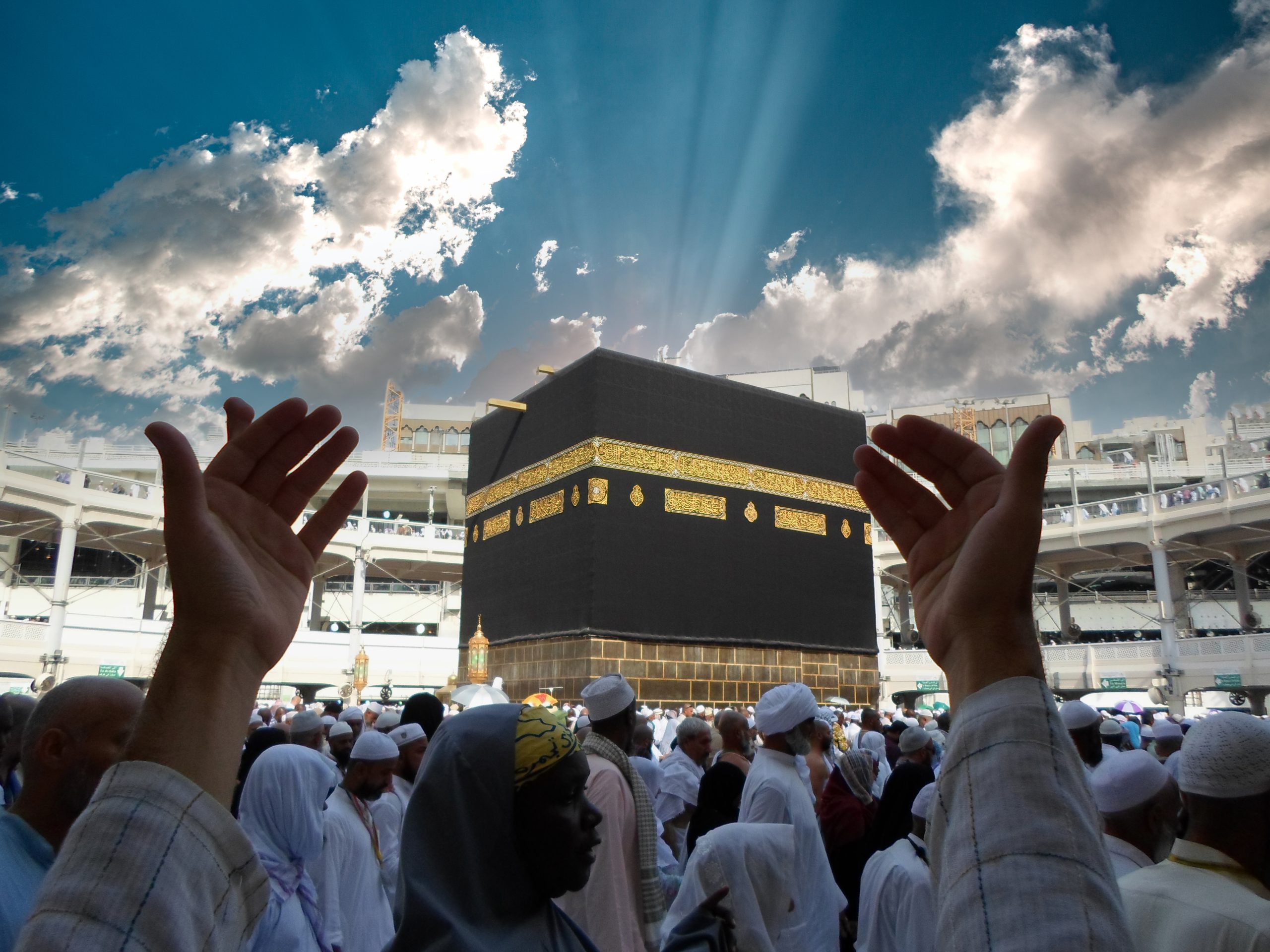 Pilgrims before the Kaaba in Makkah